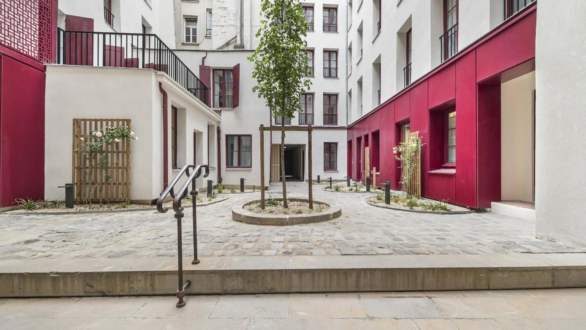 Alpohi Apartment Paris France